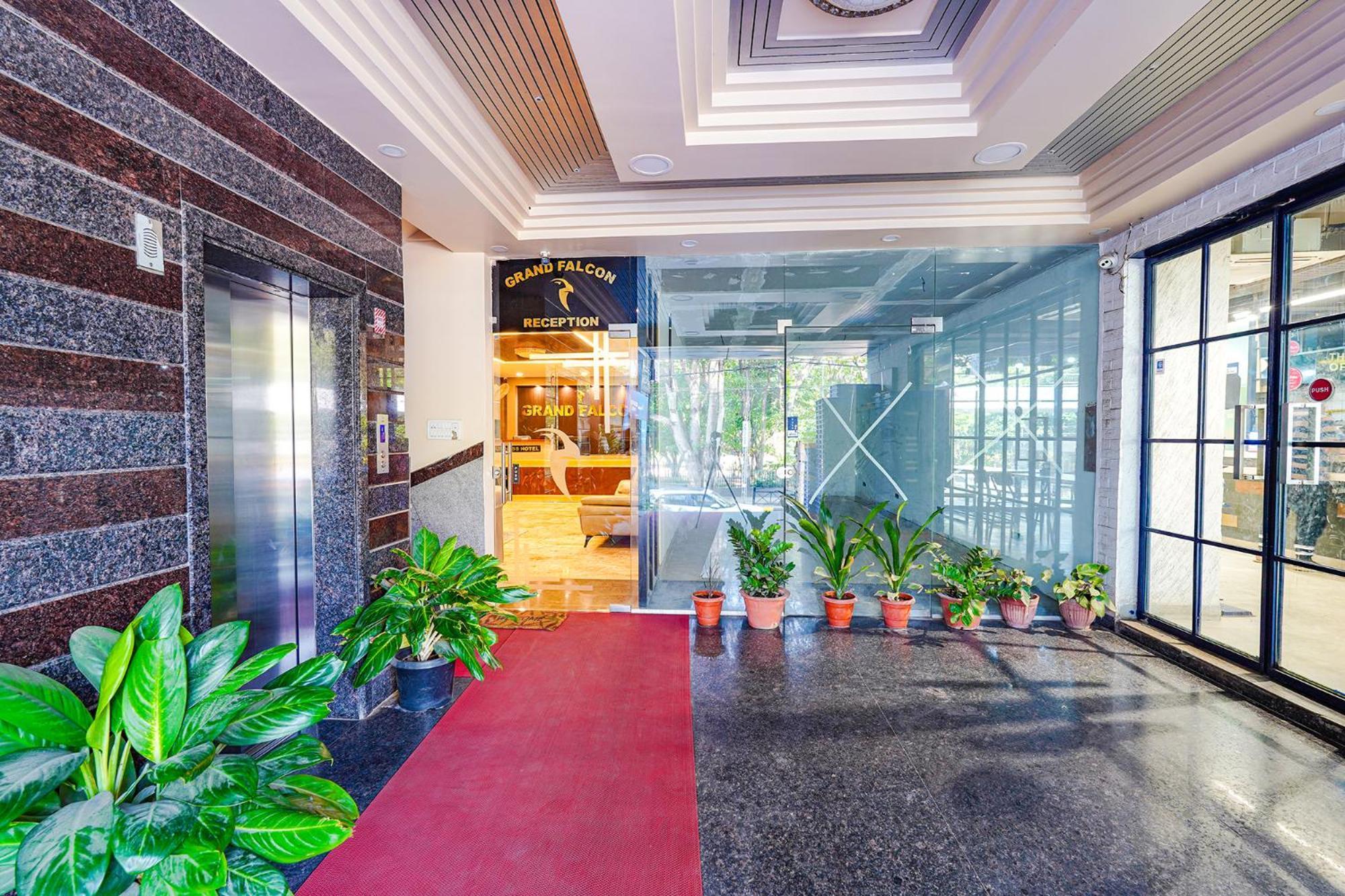 Fabhotel Grand Falcon Bangalore Exterior foto